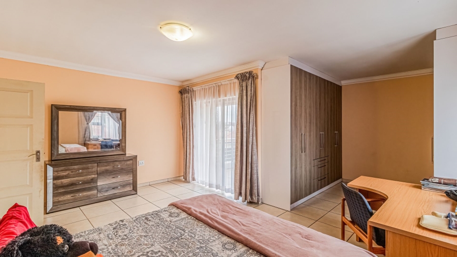 6 Bedroom Property for Sale in Parkrand Gauteng