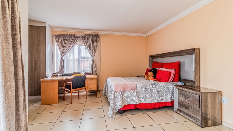 6 Bedroom Property for Sale in Parkrand Gauteng