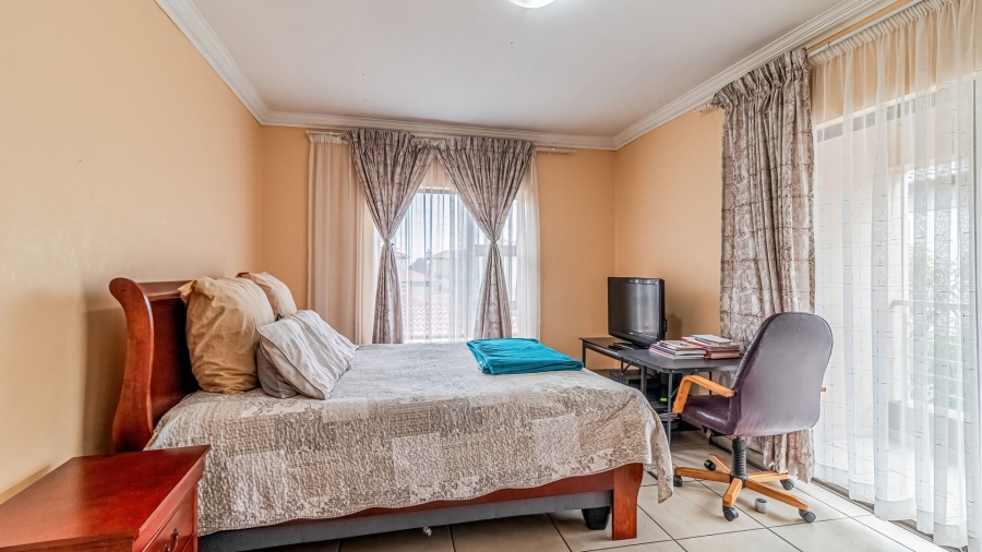 6 Bedroom Property for Sale in Parkrand Gauteng