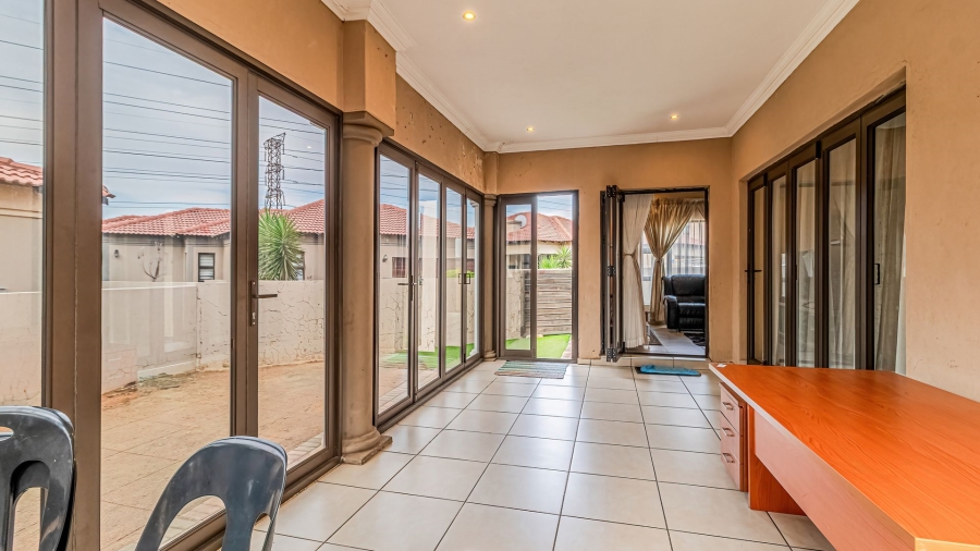6 Bedroom Property for Sale in Parkrand Gauteng