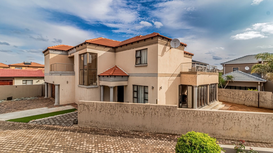 6 Bedroom Property for Sale in Parkrand Gauteng