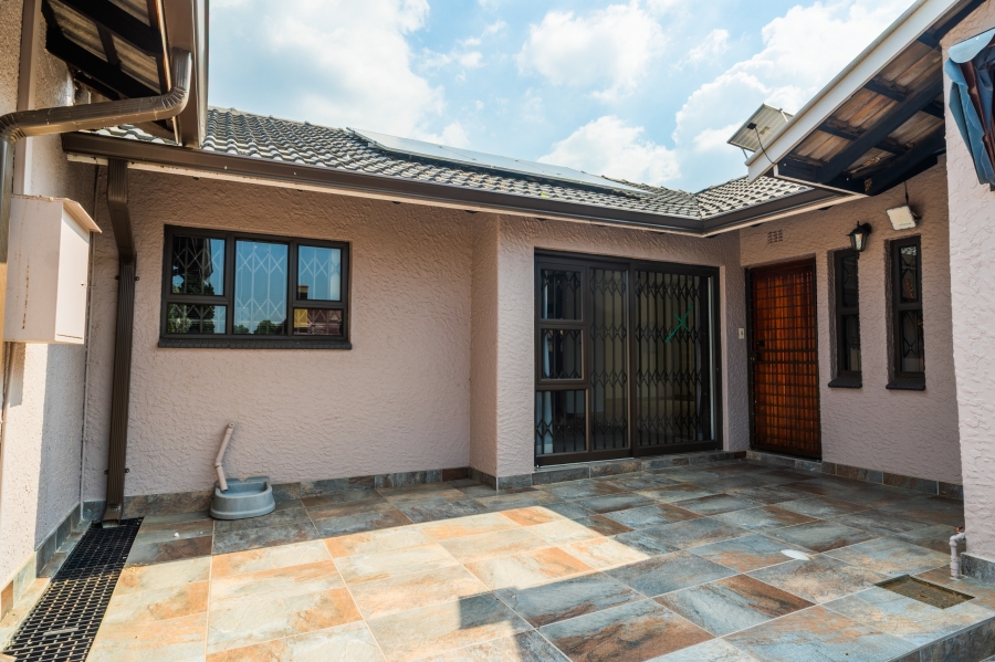 3 Bedroom Property for Sale in Glenanda Gauteng