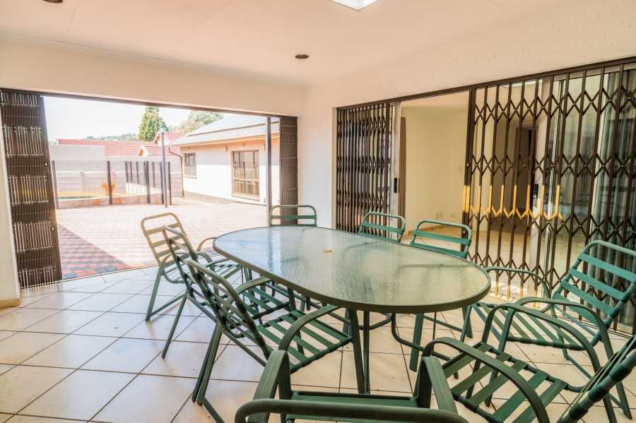 3 Bedroom Property for Sale in Glenanda Gauteng