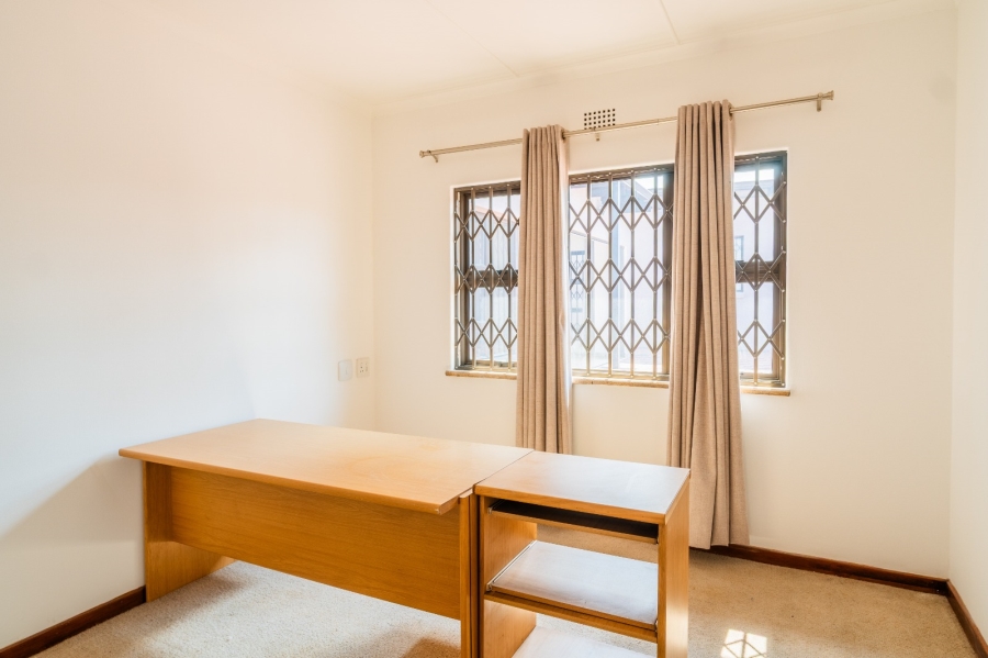 3 Bedroom Property for Sale in Glenanda Gauteng
