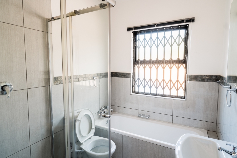 3 Bedroom Property for Sale in Glenanda Gauteng