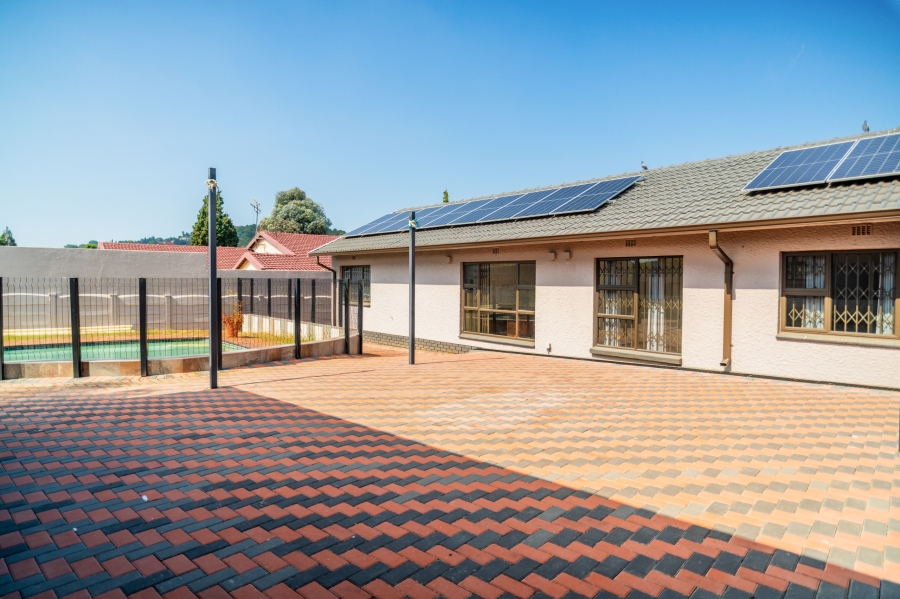 3 Bedroom Property for Sale in Glenanda Gauteng