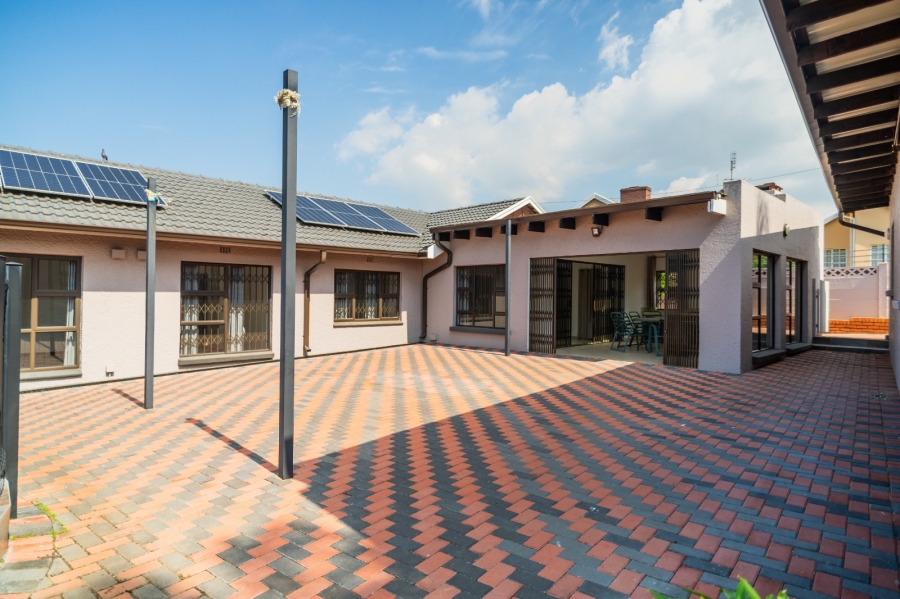 3 Bedroom Property for Sale in Glenanda Gauteng