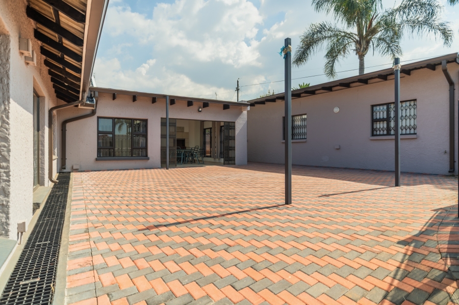 3 Bedroom Property for Sale in Glenanda Gauteng