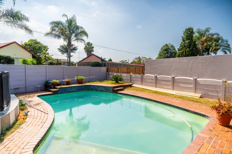 3 Bedroom Property for Sale in Glenanda Gauteng