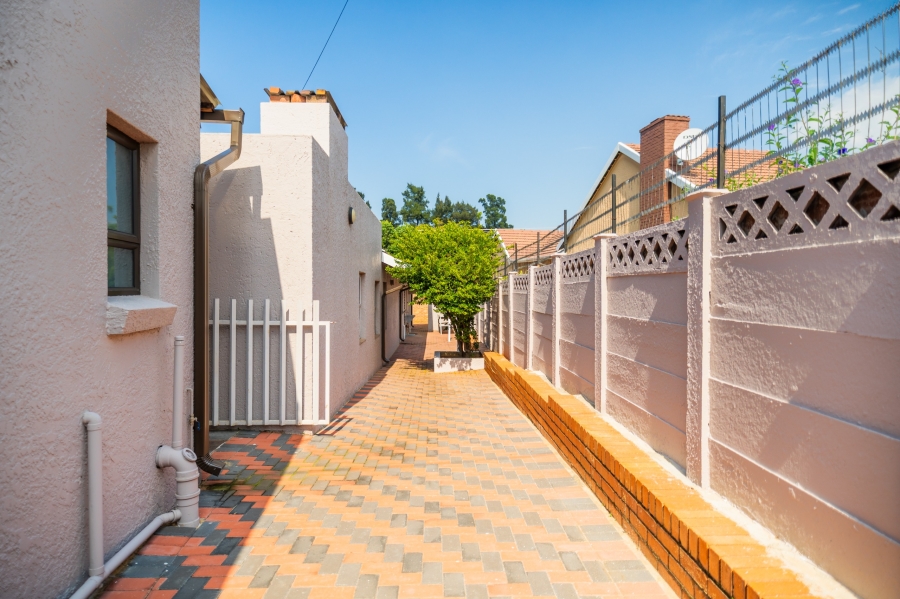 3 Bedroom Property for Sale in Glenanda Gauteng