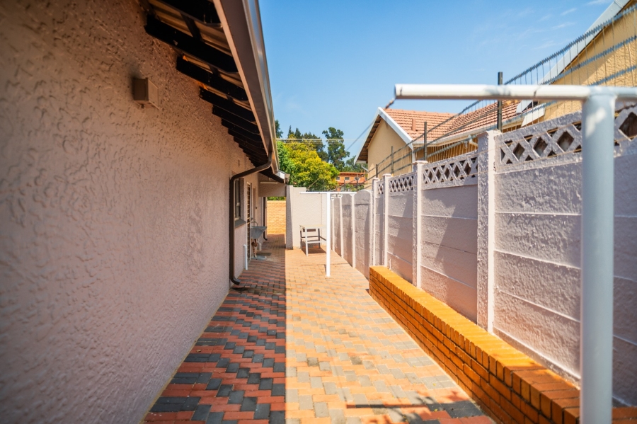 3 Bedroom Property for Sale in Glenanda Gauteng