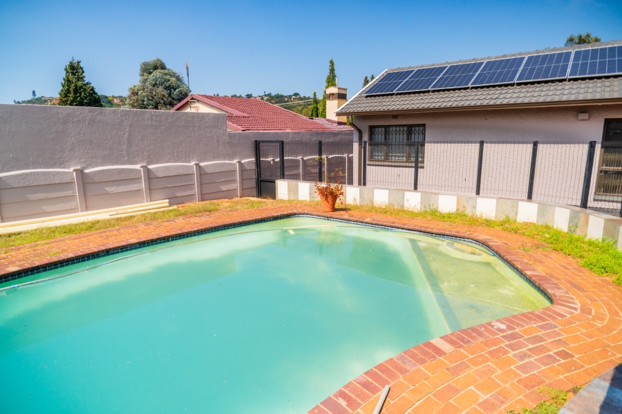 3 Bedroom Property for Sale in Glenanda Gauteng
