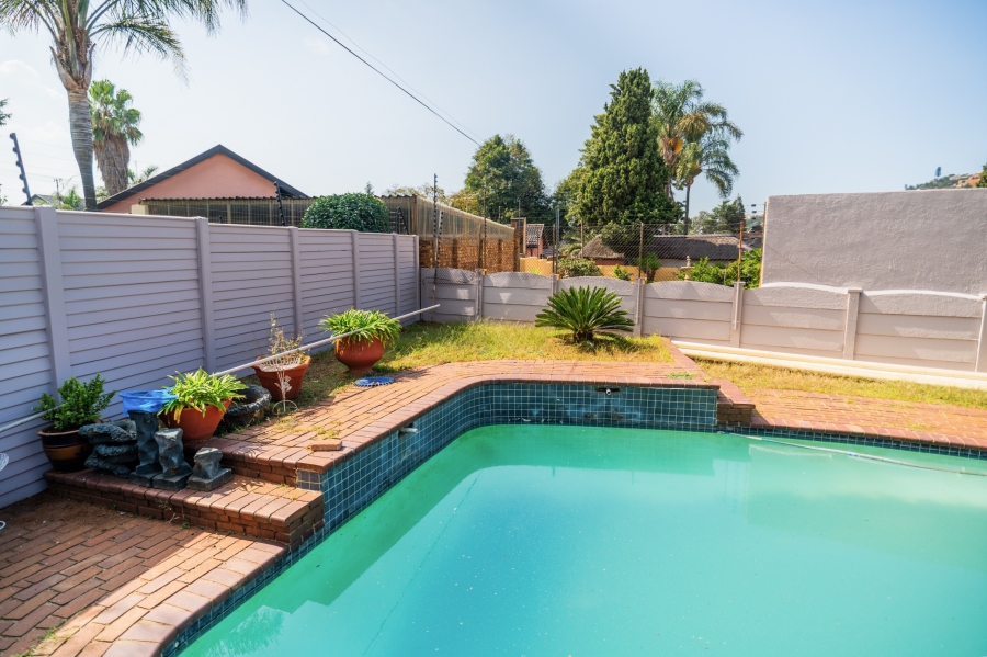 3 Bedroom Property for Sale in Glenanda Gauteng