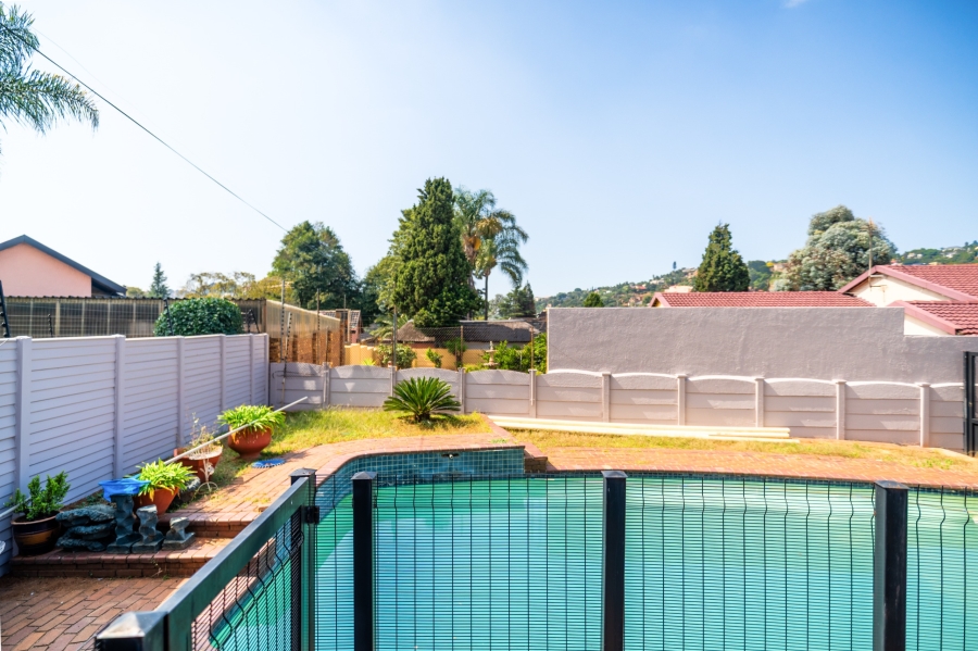 3 Bedroom Property for Sale in Glenanda Gauteng