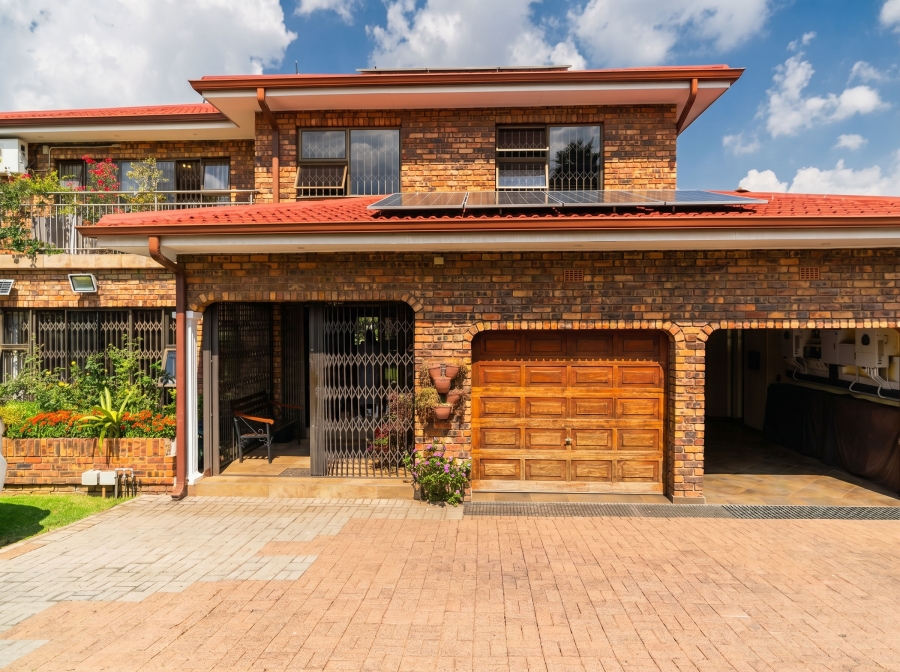 6 Bedroom Property for Sale in Winchester Hills Gauteng