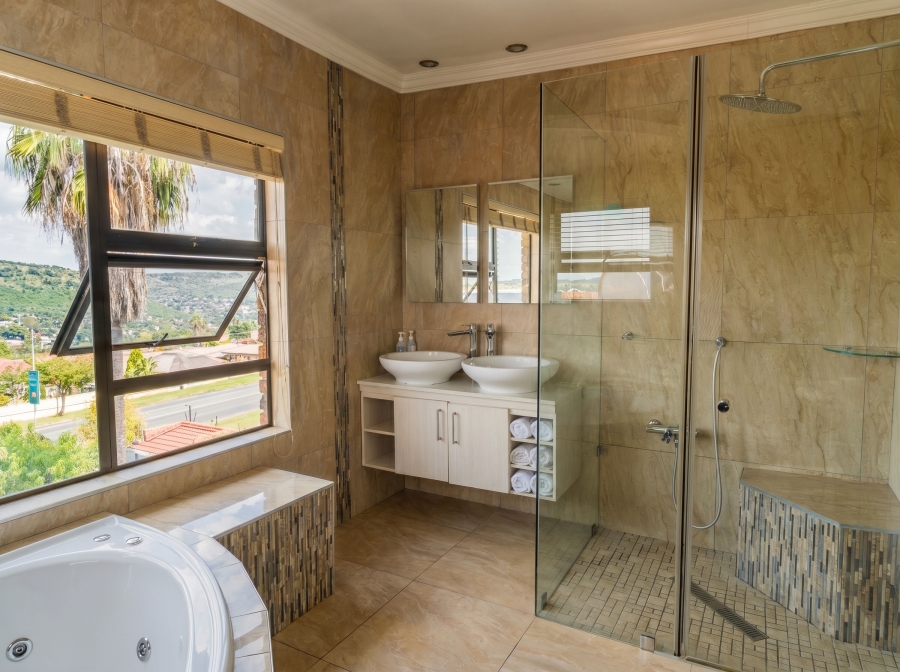 6 Bedroom Property for Sale in Winchester Hills Gauteng