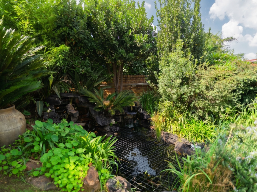 6 Bedroom Property for Sale in Winchester Hills Gauteng