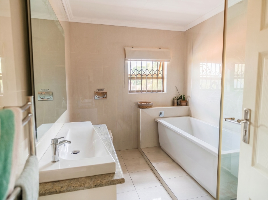 6 Bedroom Property for Sale in Winchester Hills Gauteng