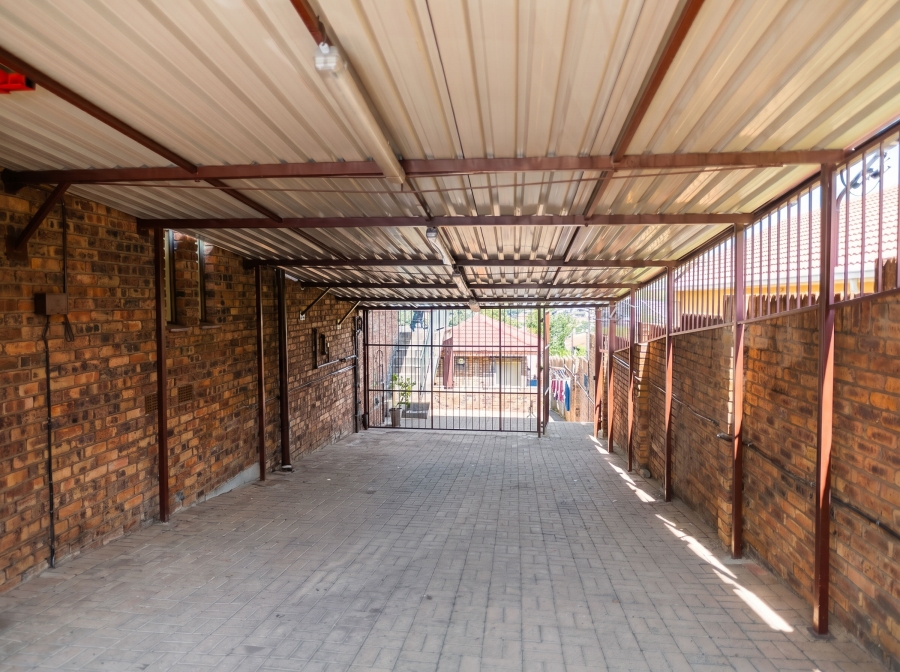 6 Bedroom Property for Sale in Winchester Hills Gauteng