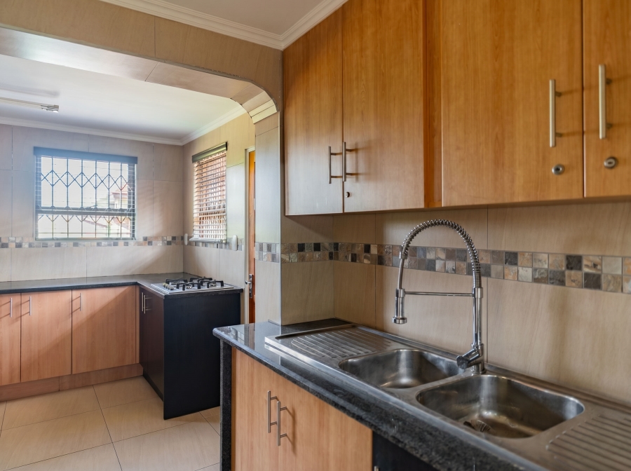 6 Bedroom Property for Sale in Winchester Hills Gauteng