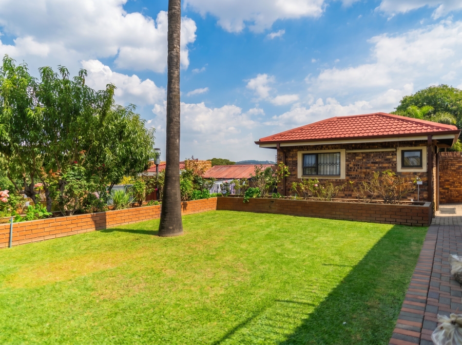 6 Bedroom Property for Sale in Winchester Hills Gauteng