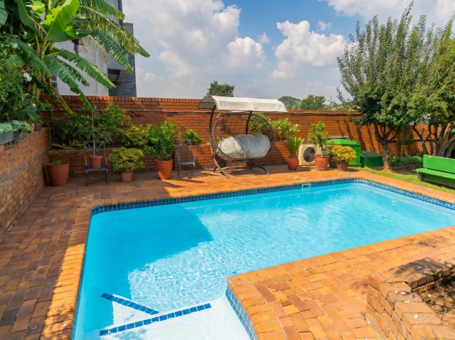 6 Bedroom Property for Sale in Winchester Hills Gauteng