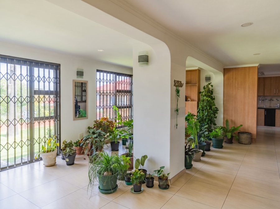 6 Bedroom Property for Sale in Winchester Hills Gauteng