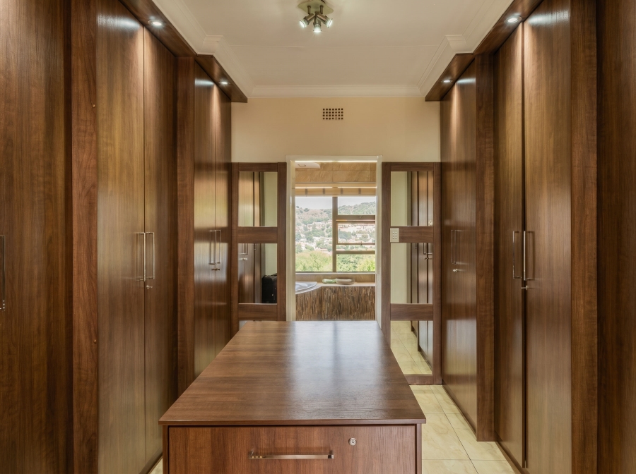 6 Bedroom Property for Sale in Winchester Hills Gauteng
