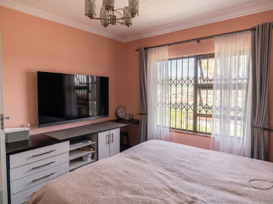 6 Bedroom Property for Sale in Winchester Hills Gauteng