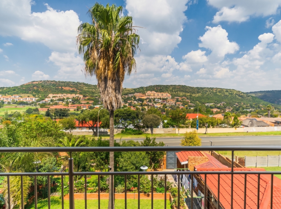 6 Bedroom Property for Sale in Winchester Hills Gauteng