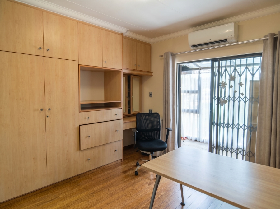 6 Bedroom Property for Sale in Winchester Hills Gauteng
