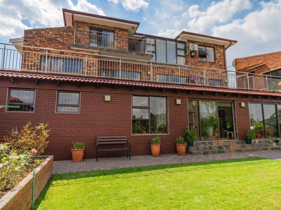 6 Bedroom Property for Sale in Winchester Hills Gauteng