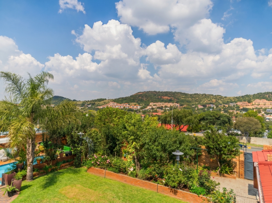 6 Bedroom Property for Sale in Winchester Hills Gauteng