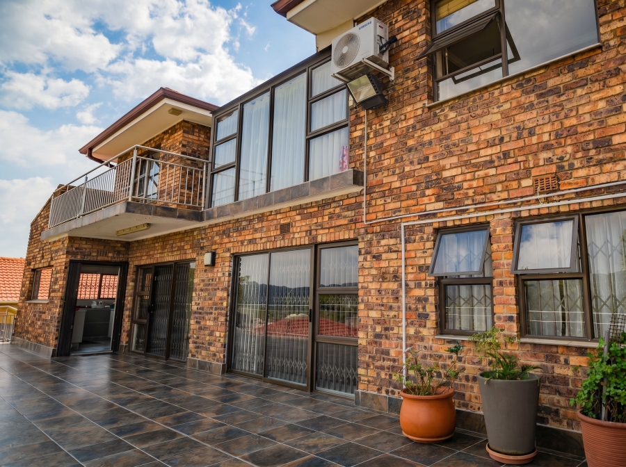 6 Bedroom Property for Sale in Winchester Hills Gauteng