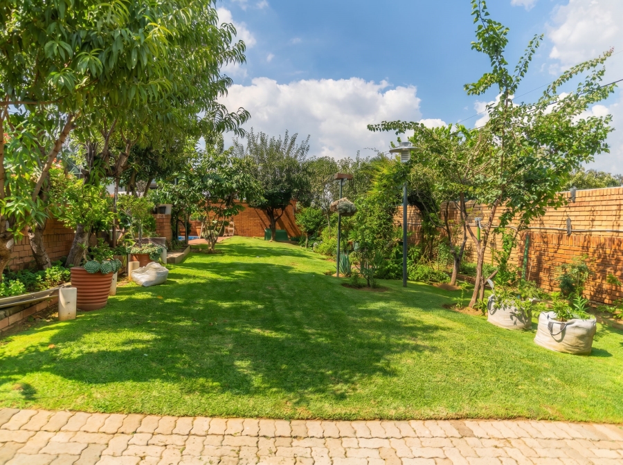 6 Bedroom Property for Sale in Winchester Hills Gauteng