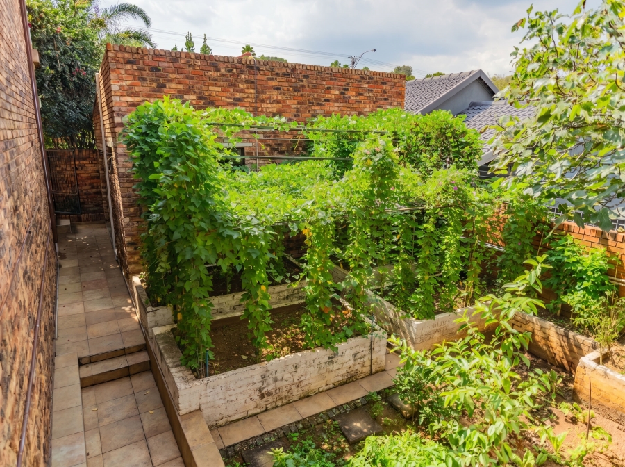 6 Bedroom Property for Sale in Winchester Hills Gauteng