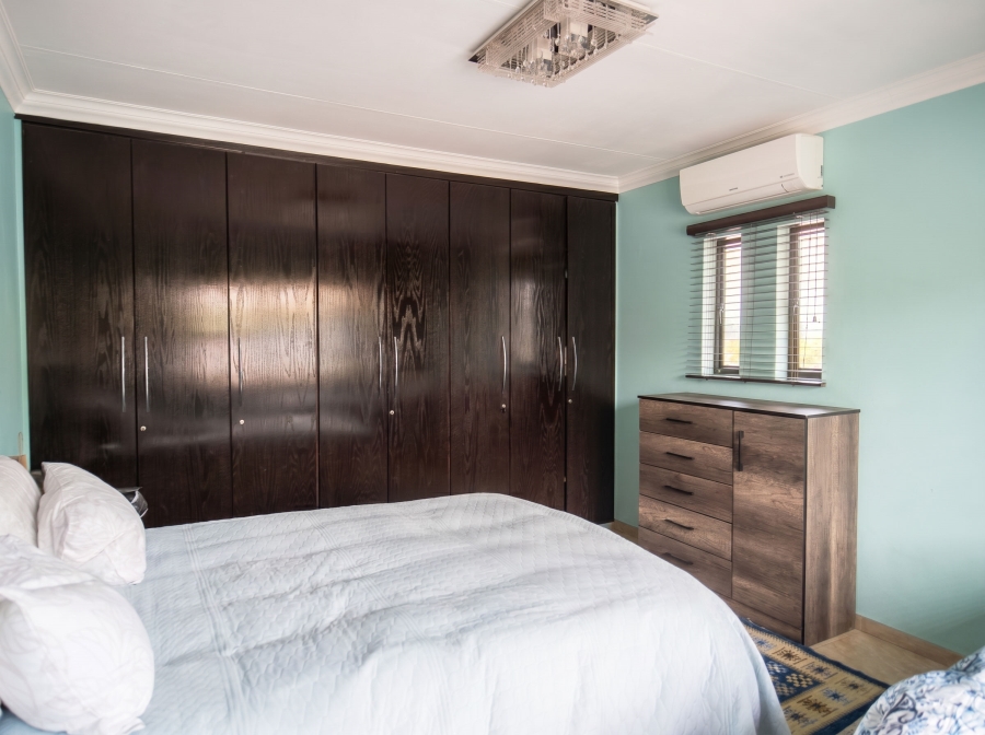 6 Bedroom Property for Sale in Winchester Hills Gauteng