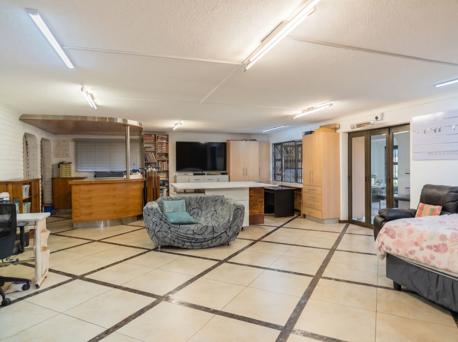 6 Bedroom Property for Sale in Winchester Hills Gauteng