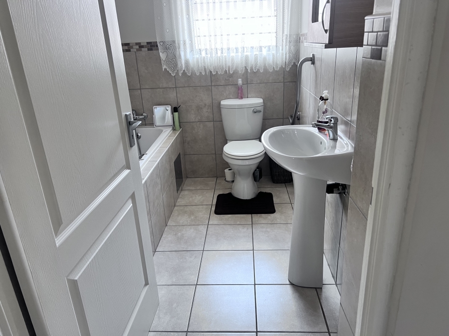 3 Bedroom Property for Sale in Brentwood Park AH Gauteng