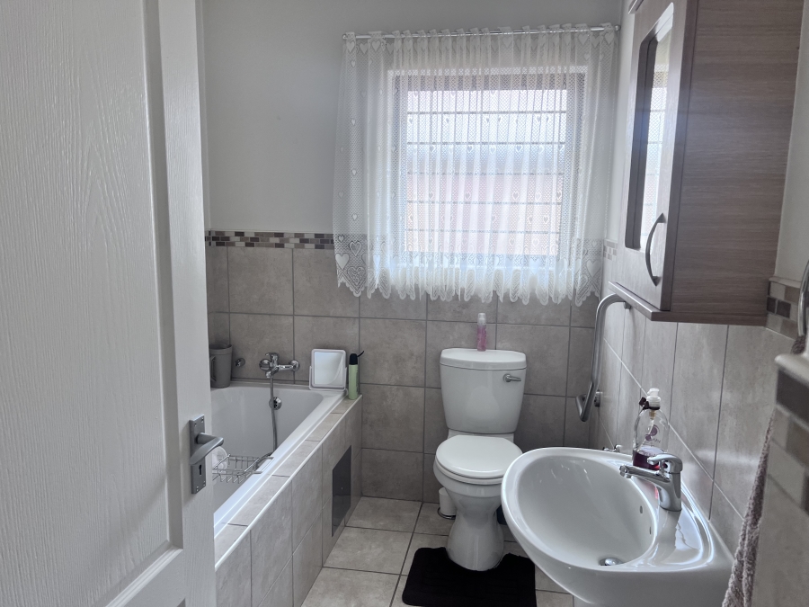 3 Bedroom Property for Sale in Brentwood Park AH Gauteng