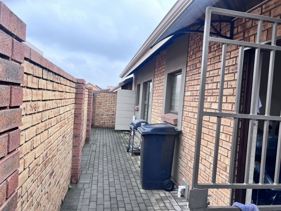 3 Bedroom Property for Sale in Brentwood Park AH Gauteng