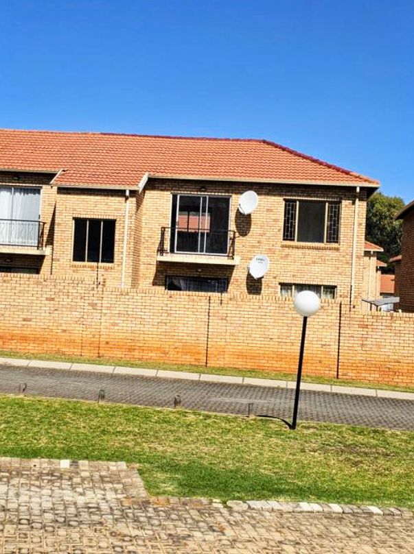 To Let 2 Bedroom Property for Rent in Randfontein Central Gauteng
