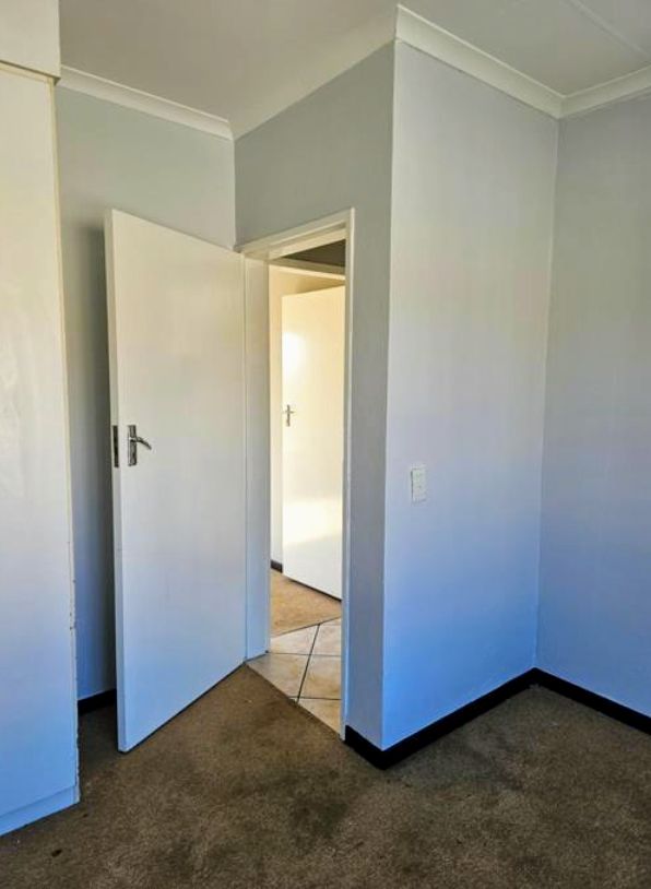 To Let 2 Bedroom Property for Rent in Randfontein Central Gauteng