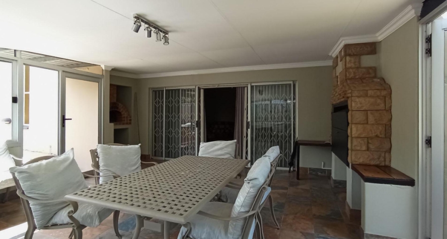 4 Bedroom Property for Sale in Waterkloof Ridge Gauteng