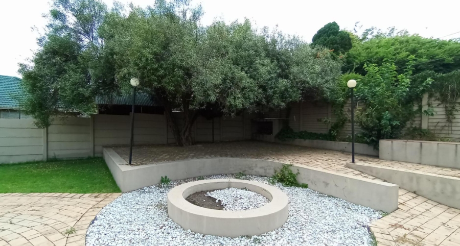 4 Bedroom Property for Sale in Waterkloof Ridge Gauteng