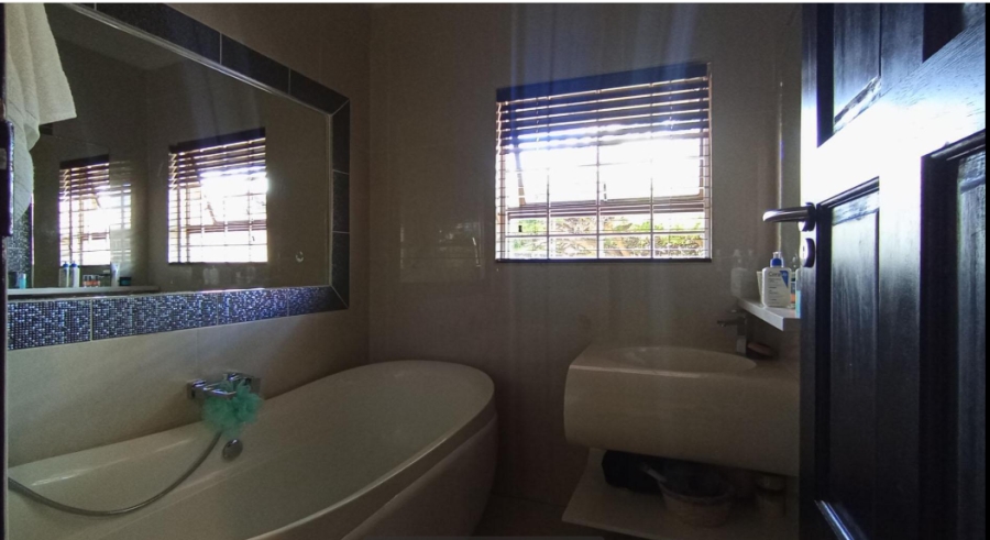 4 Bedroom Property for Sale in Waterkloof Gauteng