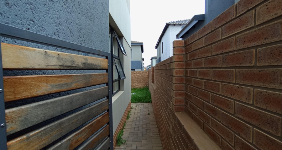 3 Bedroom Property for Sale in Rua Vista Gauteng