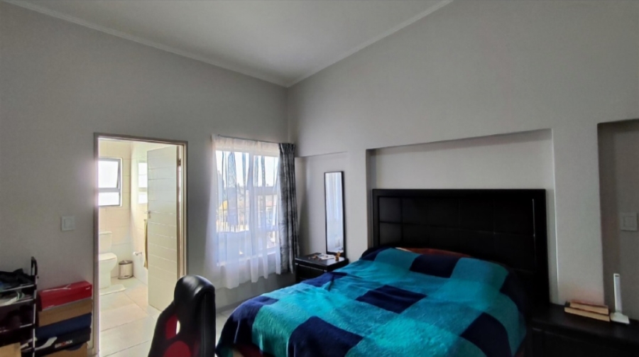 2 Bedroom Property for Sale in Glen Marais Gauteng