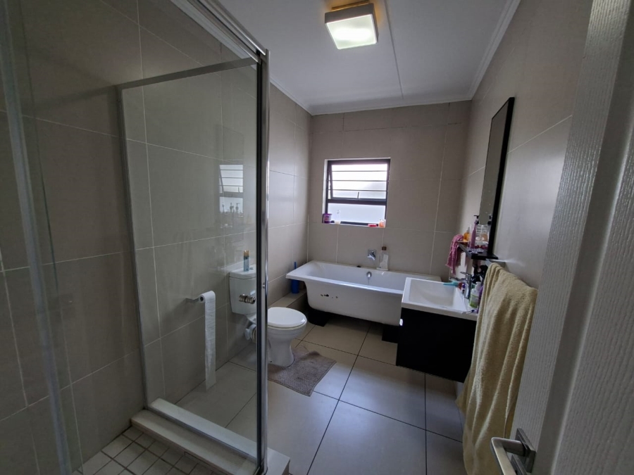 3 Bedroom Property for Sale in Greenstone Hill Gauteng