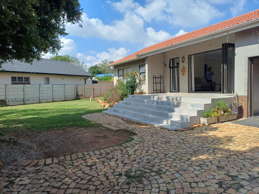 3 Bedroom Property for Sale in Buurendal Gauteng